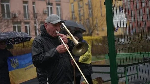 Valentyn Dudkin playing his trombone.