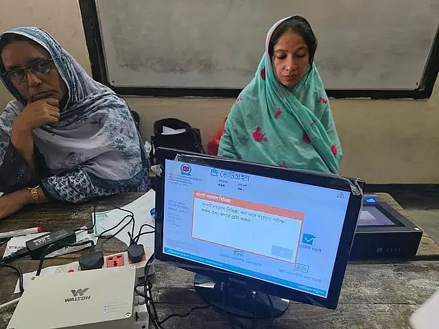 Voting has slowed down due to fingerprint-related complications in several polling centres