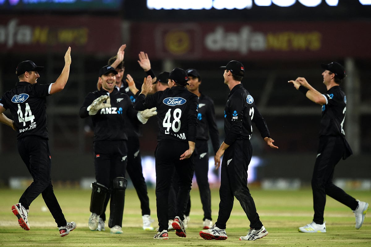 New Zealand's cricketers celebrate the dismissal of Pakistan's Agha Salman (not pictured) during the fifth and final One-Day International (ODI) cricket match between Pakistan and New Zealand at the National Stadium in Karachi on May 7, 2023