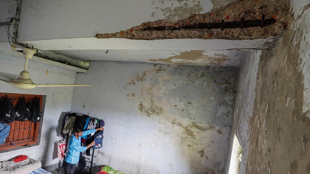 The building of the Sarkari Shishu Paribar in the Farhadabad area of Hathazari in Chattotgram is so dilapidated that people are even afraid of walking there