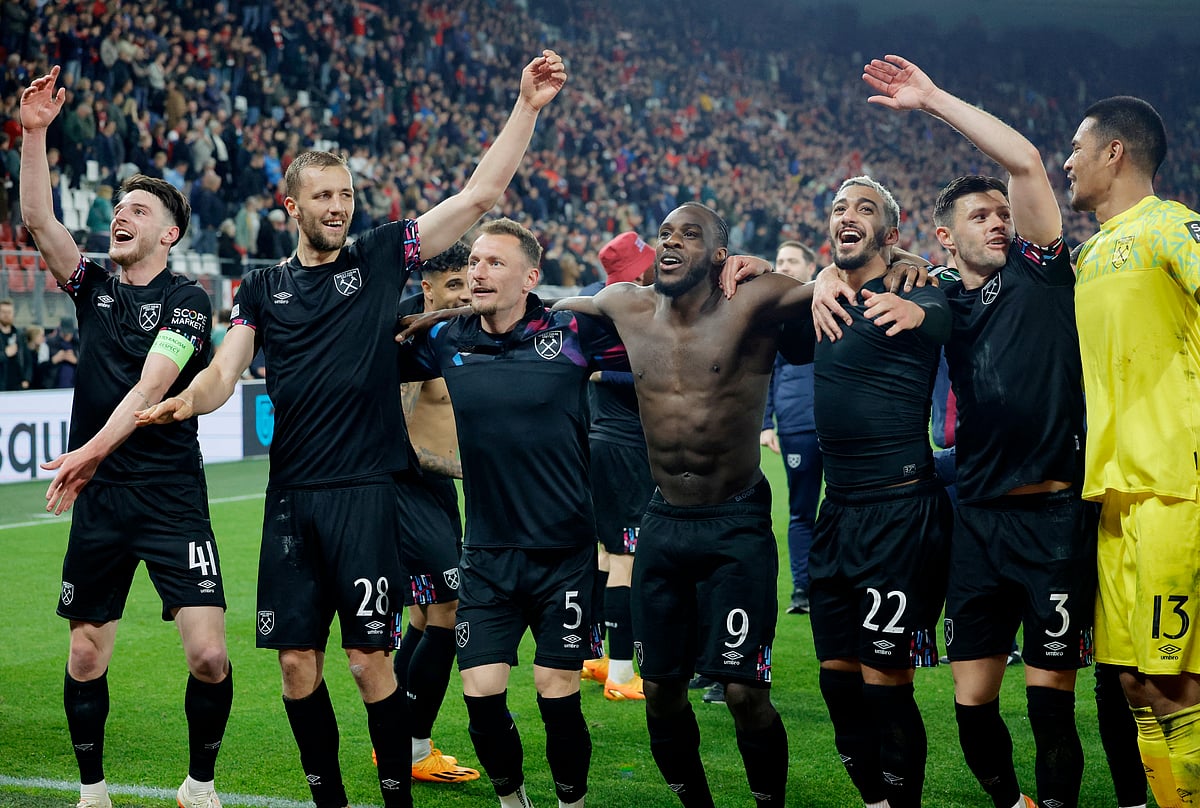 West Ham United players celebrate after defeating AZ Alkmaar in the semifinal of the UEFA Europa Conference League at the AFAS Stadion in Alkmaar, Netherlands on 18 May 2023