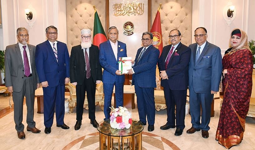 A seven-member delegation headed by chief justice Hasan Foez Siddique calls on President Mohammed Shahabuddin and submits the ‘Bangladesh Supreme Court Annual Report 2022’ to him at his official residence, Bangabhaban, Dhaka on 8 June, 2023