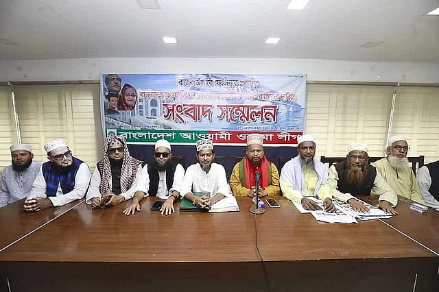 Mufti Masum Billah Nafi, vice president of Olama League's partial committee, protests during a press briefing on 24 June at the National Press Club