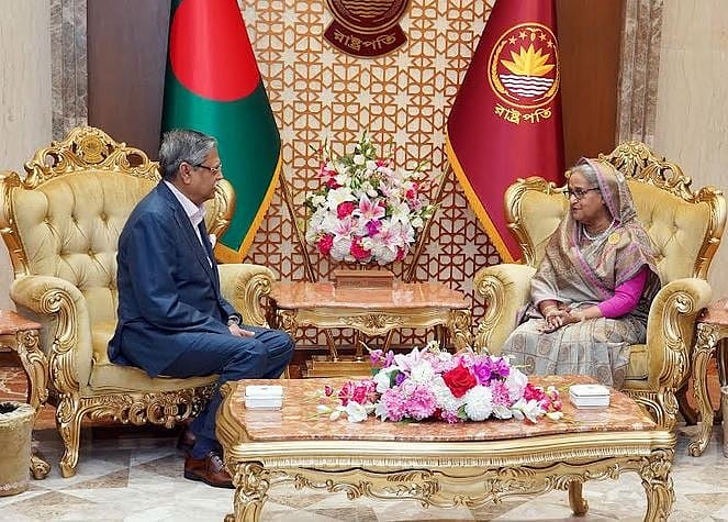 Prime minister Sheikh Hasina paid a courtesy call on president Mohammed Shahabuddin at Bangabhaban on Thursday evening.