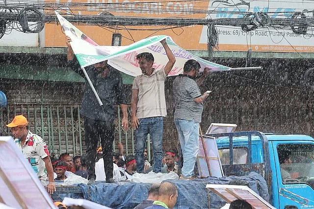 BNP activists are struggling to get internet service at the rally in Naya Paltan on 12 July 2023