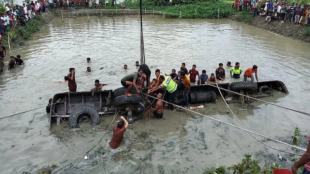 At least 17 people were killed as a bus fell into a water body near the Dhansiri union parishad in Jhalakathi Sadar upazila