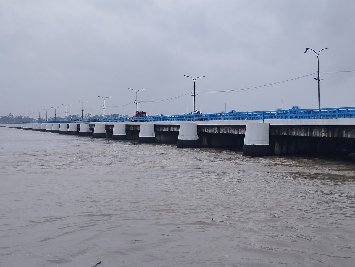 Teesta water flowing 40 cm above danger level