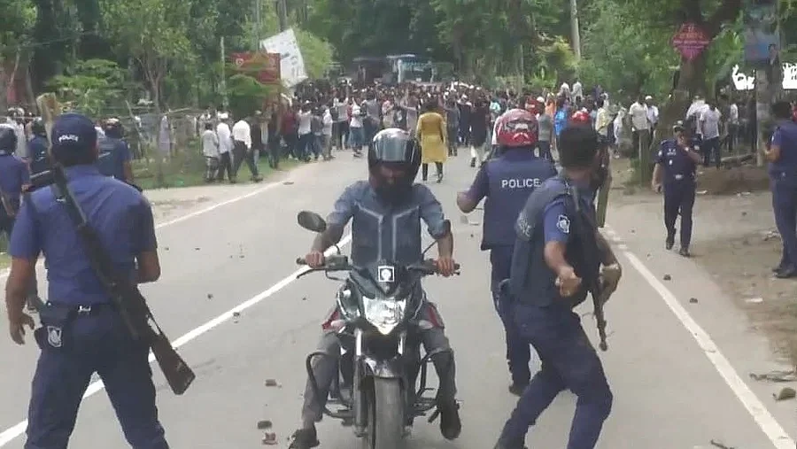 The policemen dispersed the BNP march in Pirojpur