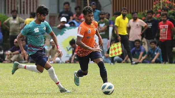 Fareast International University played against Jahangirnagar University in the first semifinal of the Ispahani-Prothom Alo Inter University Football-2023 in Savar on 28 July 2023