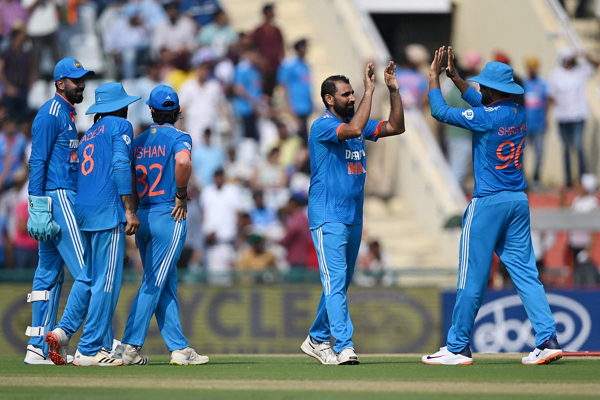 India's Mohammed Shami (2R) celebrates with teammates after the dismissal of Australia's Steven Smith during the first one-day international (ODI) cricket match between India and Australia at the Punjab Cricket Association Stadium in Mohali on September 22, 2023