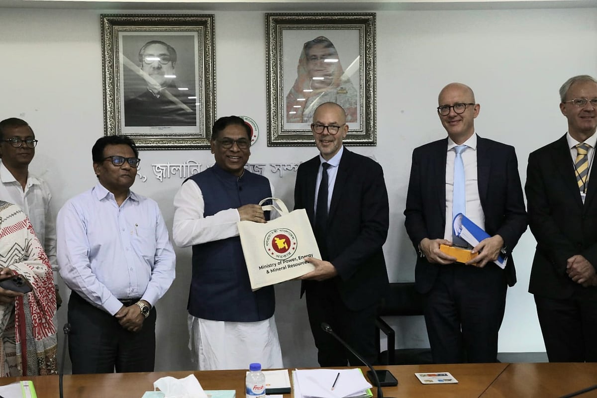 European Union (EU) director for Middle East, Asia, and Pacific at the European Commission’s Directorate-General for International Partnerships (INTPA), Peteris Ustubs met State minister for the Ministry of Power, Energy, and Mineral Resources Nasrul Hamid during his three-day visit to Bangladesh