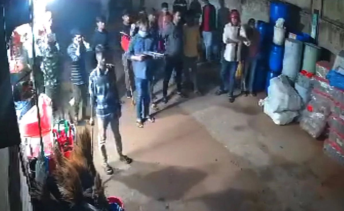 Viral video shows youths firing shotguns in Feni