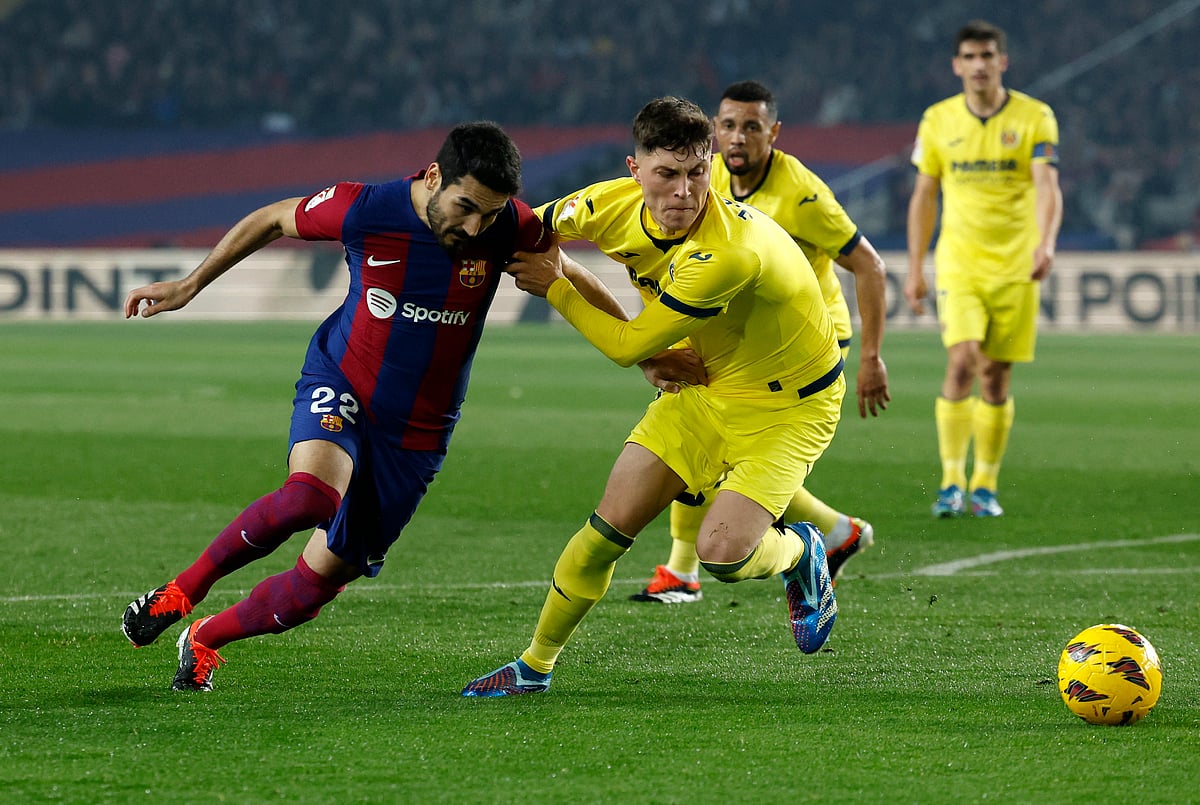 FC Barcelona's Ilkay Gundogan in action with Villarreal's Jorge Cuenca.