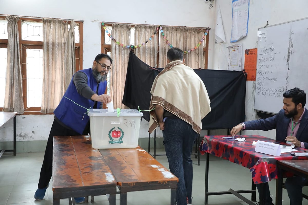 A man cast his ballot at the Sher-e-Bangla Nagar Govt. Girls' High School polling centre, Dhaka.