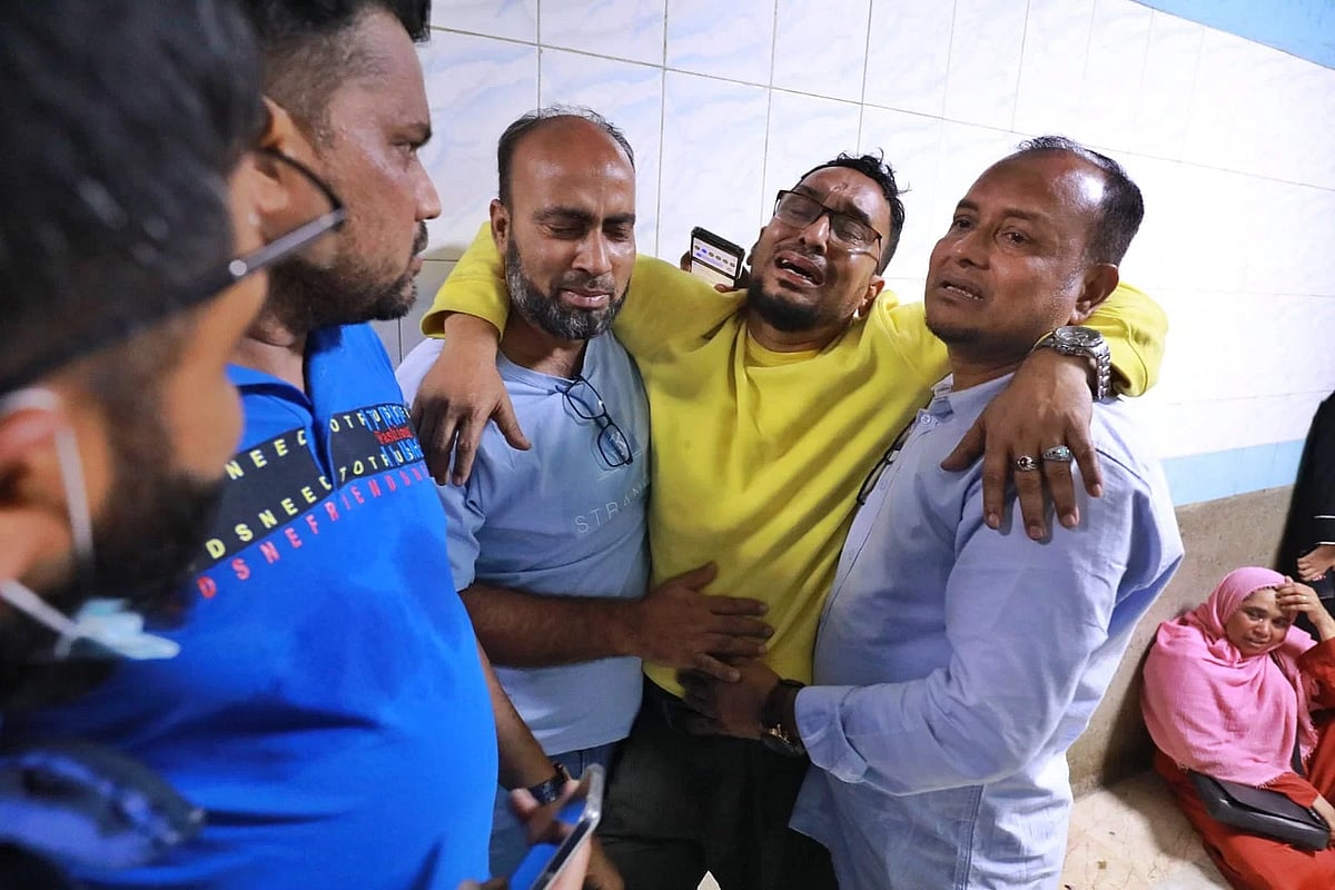 Relatives of the victims break down in tears at the hospital.