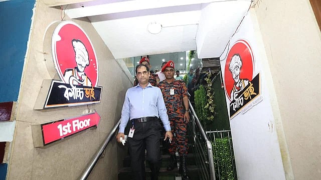 The DNCC conducts a drive in the capital's Gulshan area on 6 March 2024.