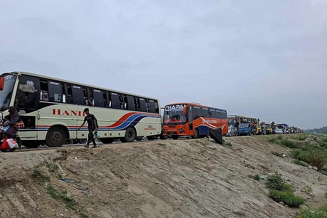 A total of 51,951 vehicles crossed the bridge in 24 hours since 12:00 am on Friday.