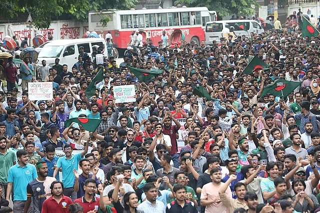 Several thousand students and job aspirants took position at Shahbagh in the afternoon on 3 July 2024