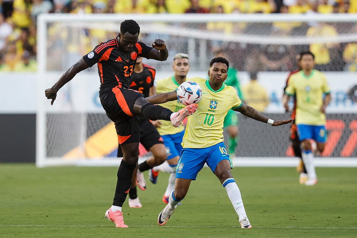 Davinson Sanchez of Colombia kicks the ball against Rodrygo of Brazil during the CONMEBOL Copa America 2024 Group D match between Brazil and Colombia at Levi’s Stadium on 2 July, 2024 in Santa Clara, California