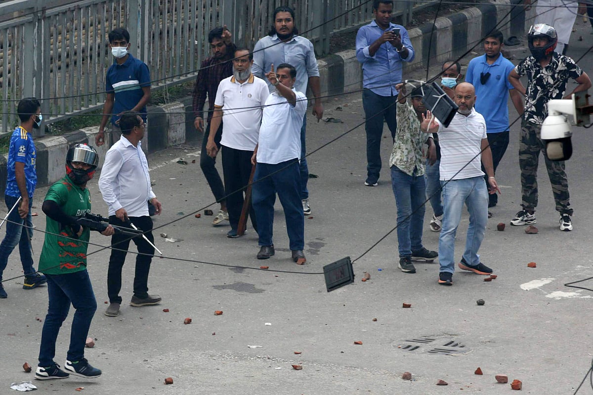 Non-cooperation: Widespread fights between protesters and police-AL men, at least 11 killed | Prothom Alo