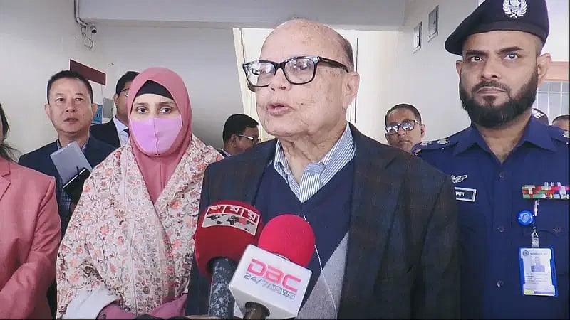 Food ministry adviser Ali Imam Majumder talks to the media at a programme at Madaripur circuit house on 13 January 2025
