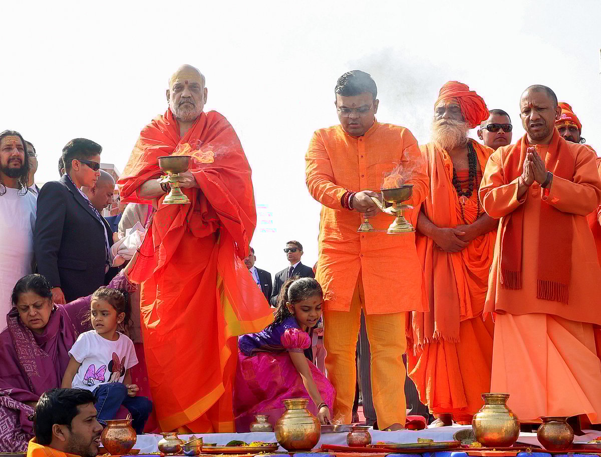 Union Home Minister Amit Shah with his son Jay Shah perform aarti at Triveni Sangam during the ongoing ‘Maha Kumbh Mela’, in Prayagraj on 27 January 2025. Uttar Pradesh Chief Minister Yogi Adityanath also present there