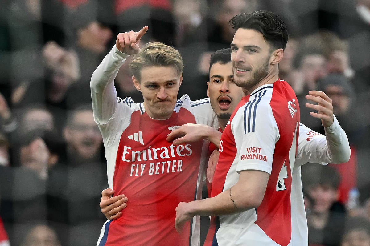 Arsenal's Norwegian midfielder #08 Martin Odegaard (L) celebrates with teammates after scoring the opening goal of the English Premier League football match between Arsenal and Manchester City at the Emirates Stadium in London on 2 February, 2025.