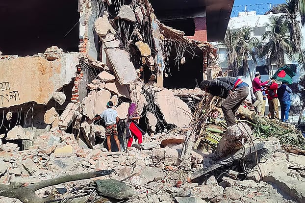 A crowd of curious onlookers gathers at the demolished house of Sheikh Mujibur Rahman in Dhanmondi 32, Dhaka