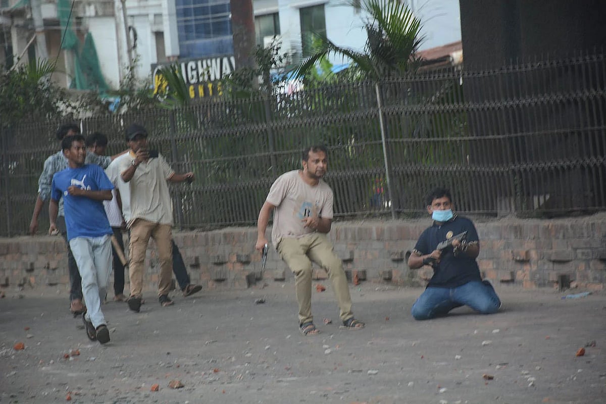 Jubo League activist NH Mithu with a pistol. Swechchhasebak League activist Delawar is firing from a shotgun beside him.