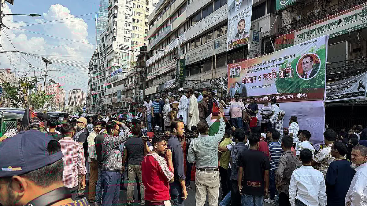 BNP leaders and activists gather in front of Naya Paltan. Photo taken on 10 April 2025.