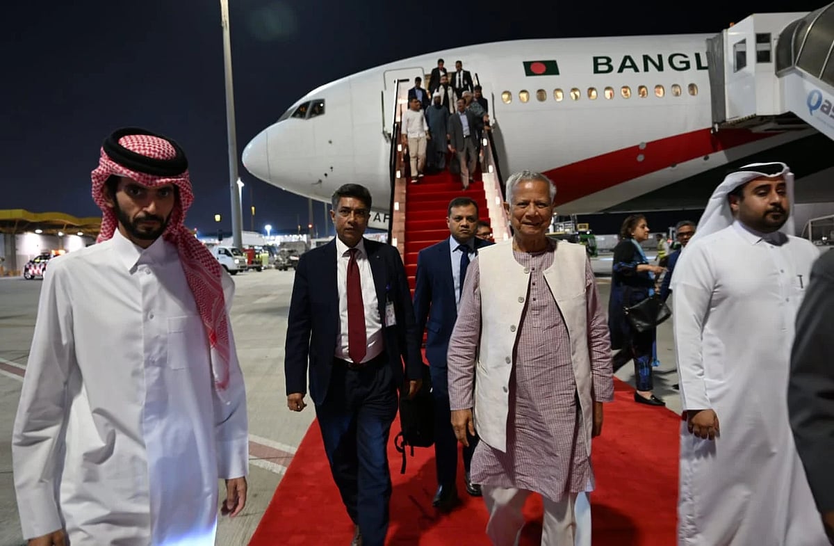 Bangladesh Ambassador to Qatar Md. Nazrul Islam receives Chief Adviser Professor Muhammad Yunus upon his arrival at Hamad International Airport in Doha, Qatar on 21 April 2025.