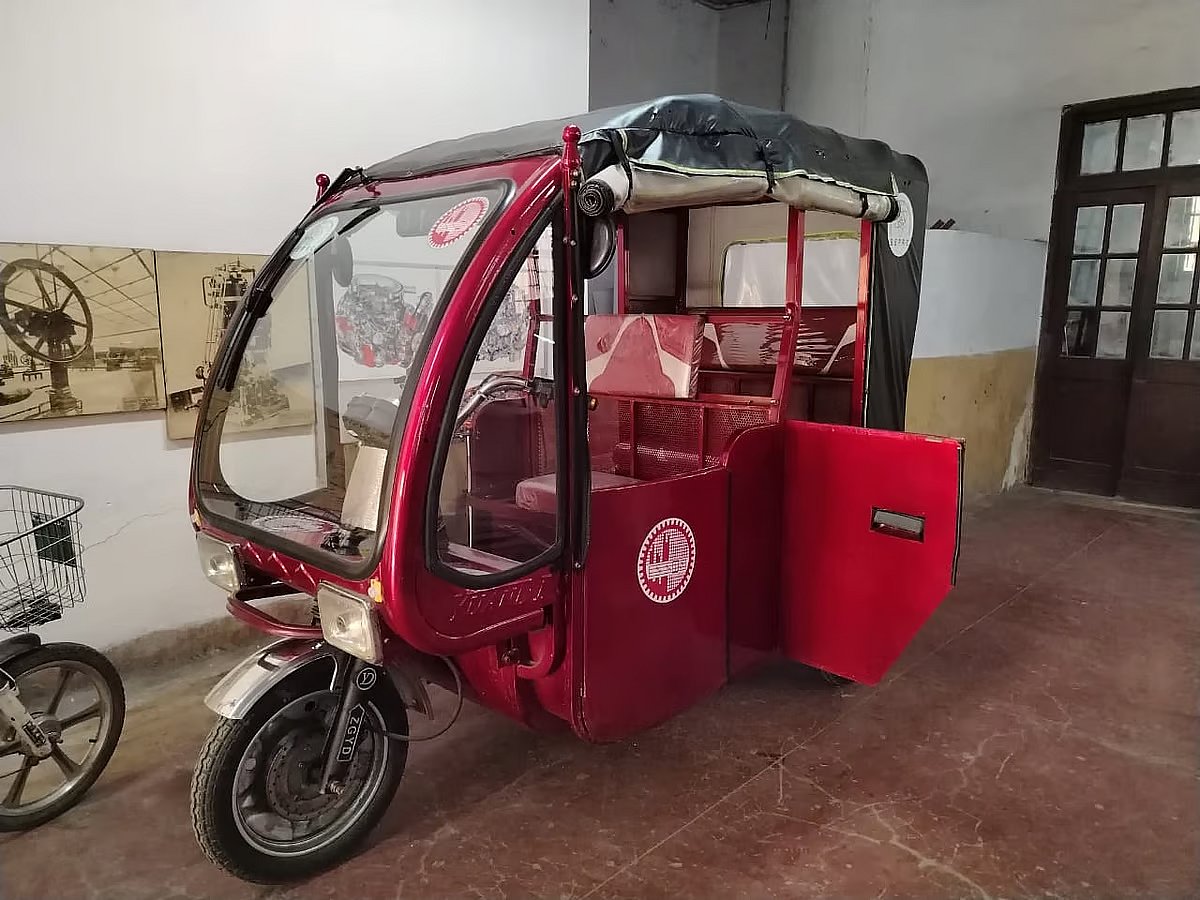 A team from the mechanical engineering department of Bangladesh University of Engineering and Technology (BUET) has drafted this new design for rickshaw.