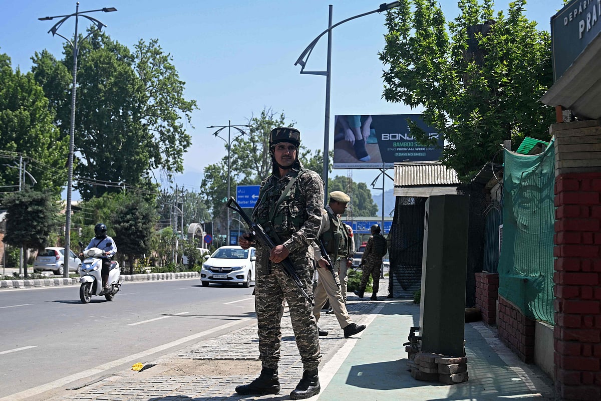 Indian paramilitary troopers stand guard along a street in Srinagar on 30 April 2025. Indian Prime Minister Narendra Modi has given the military "operational freedom" to respond to a deadly attack in Kashmir that New Delhi has blamed on arch-rival Pakistan, a senior government source told AFP on 29 April.