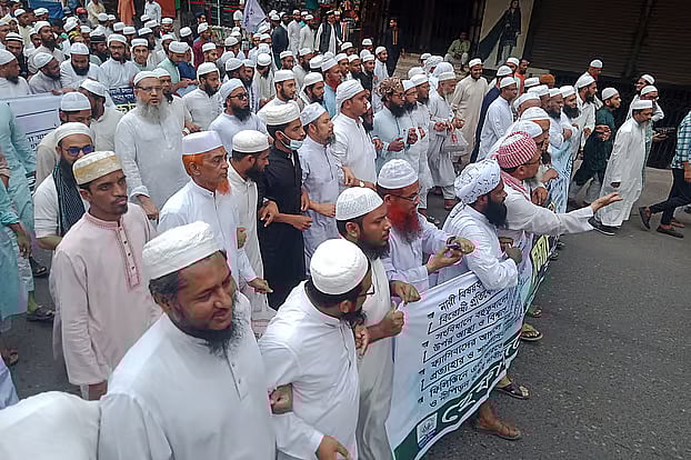 Hefazat-e Islam brings out a procession in the capital after the Jumma prayer on 2 May, 2025.