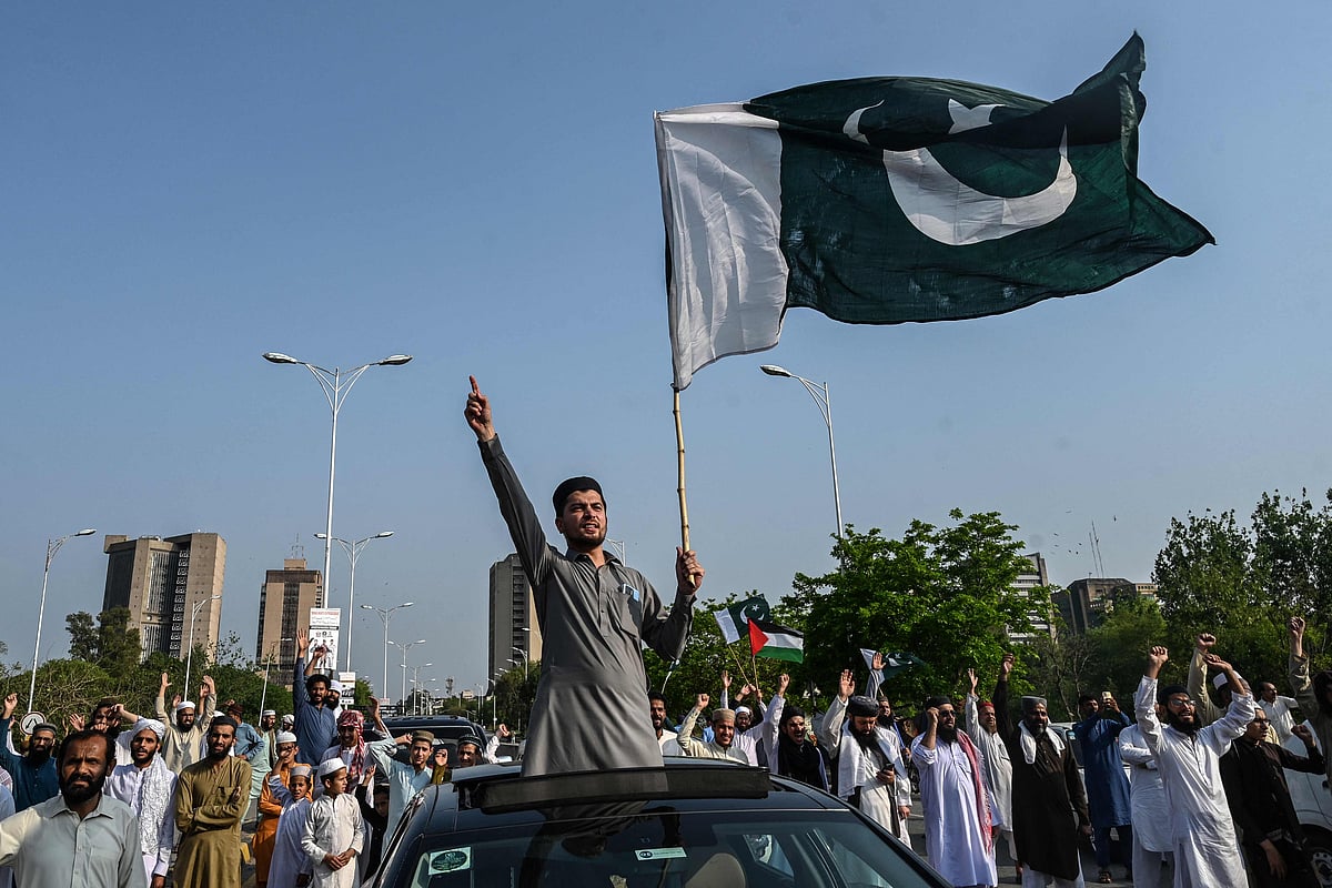 Supporters of Jamiat Ulema-e-Islam Fazal (JUI-F) shout slogans during an anti-India protest in Islamabad on 9 May 2025