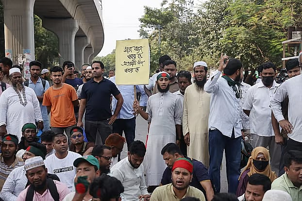 Protesters chant slogans at Shahbagh in Dhaka in the morning on 10 May, 2025, demanding that the government ban the Awami League.