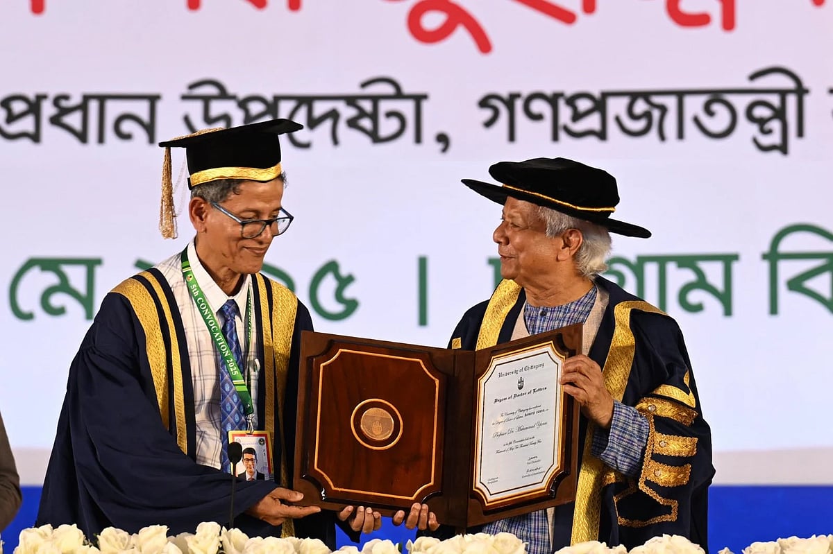 CU authorities conferred hononary Doctorate of Literature (D.Litt) degree on Chief Adviser Professor Muhammad Yunus