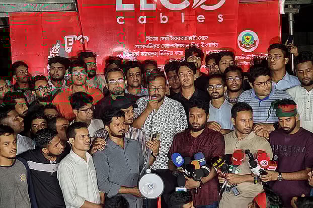 As part of the ongoing movement of Jagannath University teachers and students, University Teachers’ Association General Secretary Professor Rais Uddin announced a new programme. At Kakrail intersection in the capital on Thursday