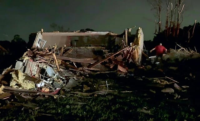 The storm destroyed 100 to 200 houses in  in the town of London, Kentucky, on Friday.