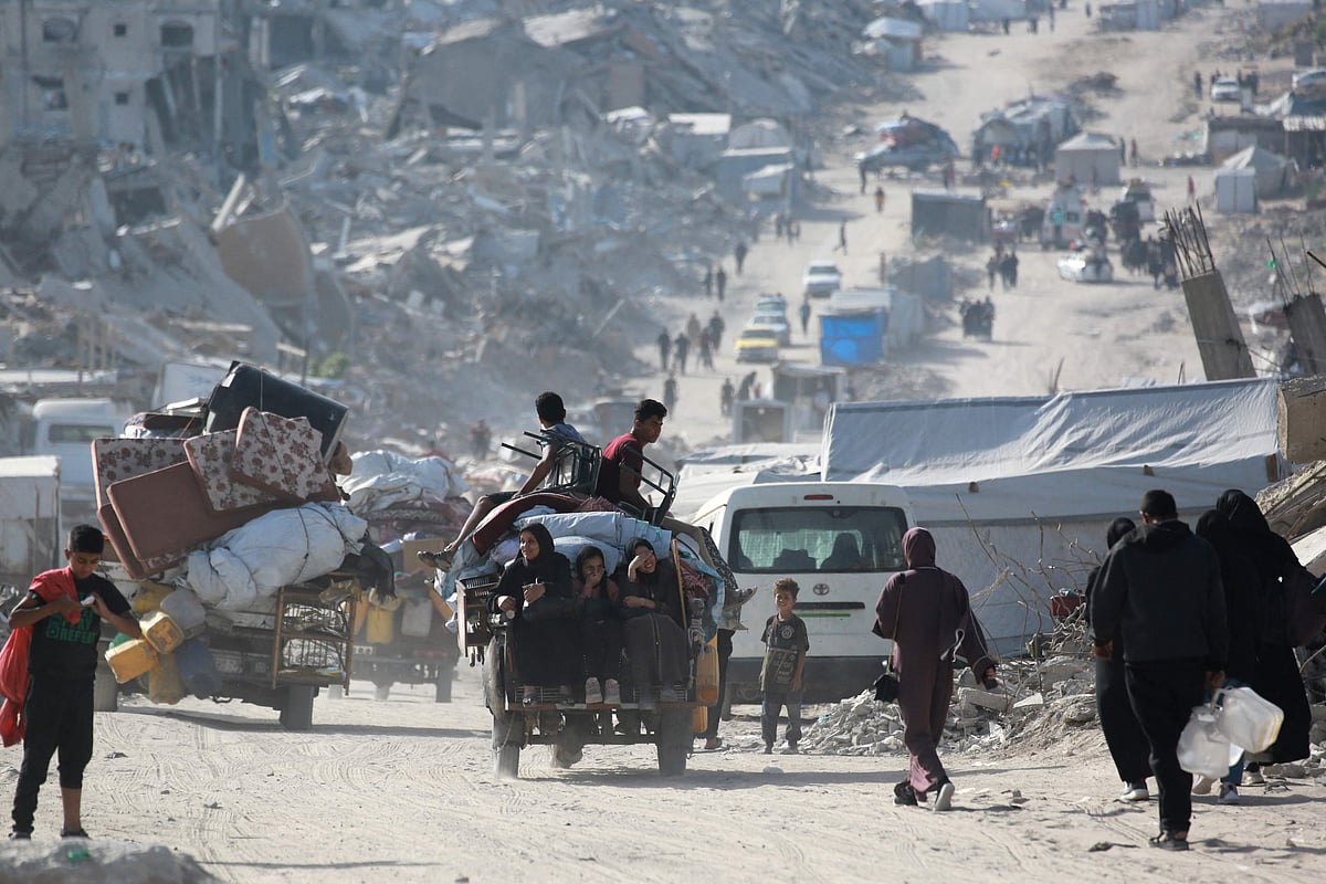 Palestinians move with their belogings through Jabalia as they flee the northern Gaza Strip towards Gaza City on 19 May 2025, amid Israeli evacuation orders and ongoing strikes