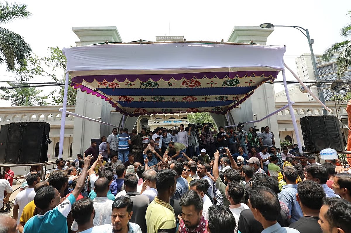Supporters of Ishraque Hossain constructed a stage in front of the Nagar Bhaban to demonstrate on 20 May 2025