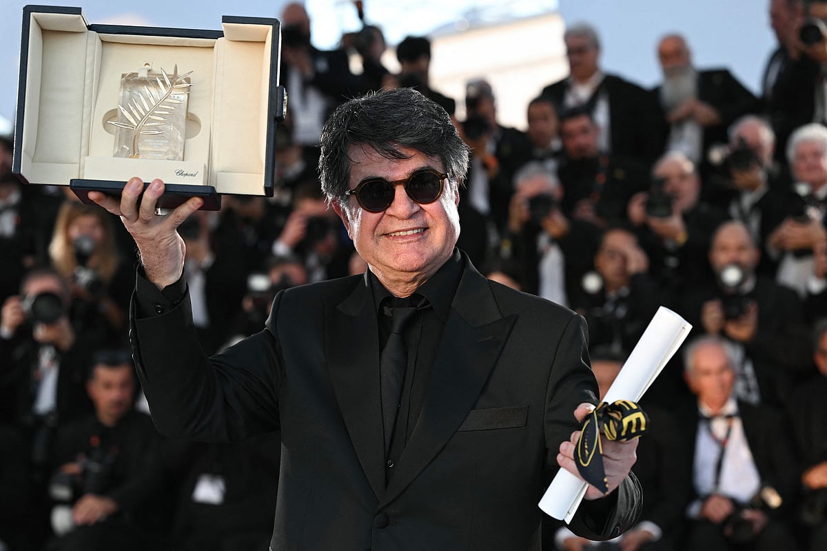 Iranian director and screenwriter and producer Jafar Panahi poses with the trophy during a photocall after winning the Palme d'Or for the film 'Un simple accident' (A Simple Accident) during the closing ceremony at the 78th edition of the Cannes Film Festival in Cannes, southern France, on 24 May, 2025.