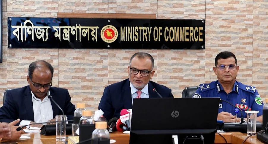 Commerce adviser Sk Bashir Uddin announces the rates for salt-applied rawhides at a press conference held at the Ministry of Commerce in Dhaka on 25 May 2025