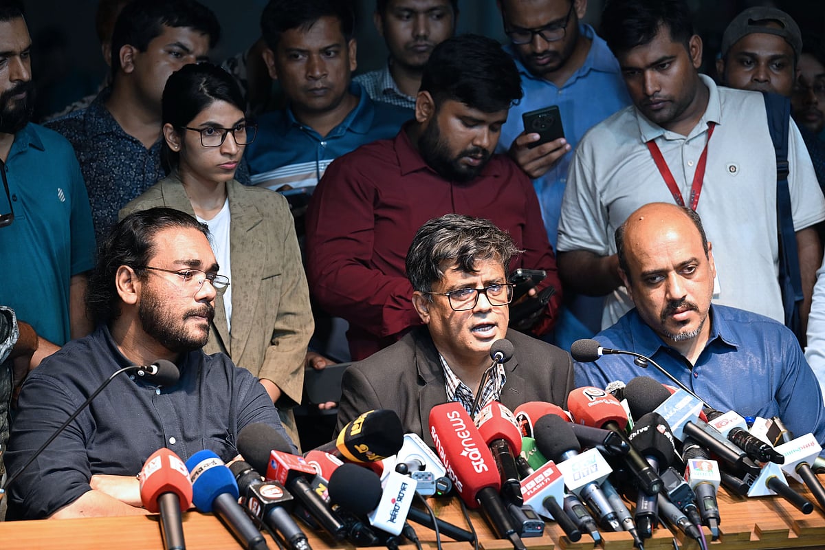 Chief Adviser's Press Secretary Shafiqul Alam (M) briefs the reporters in front of State Guest House Jamuna after CA's three separate meetings with the delegations of BNP, Jamaat-e-Islami and National Citizen Party (NCP) on 24 May 2024.