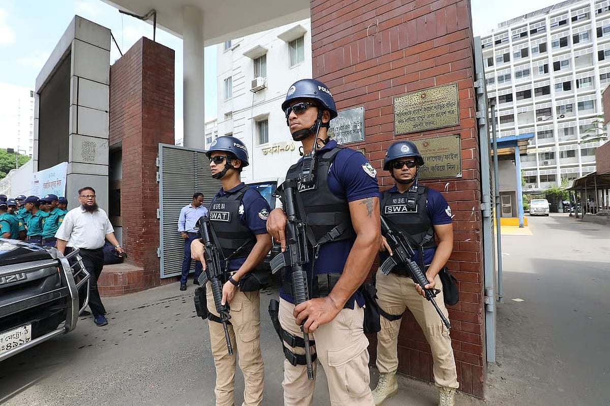 Specialised SWAT unit members deployed at the main entrance of the secretariat on 27 May 2025