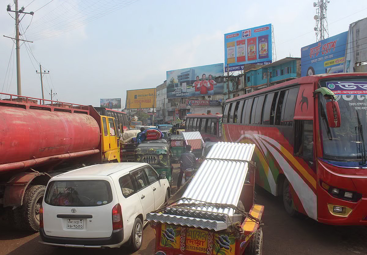 A long queue of vehicles on the Dhaka–Sylhet highway in Sarail, Brahmanbaria. Photo taken at the Bishwaroad intersection area around 8:30 am on 6 June 2025.