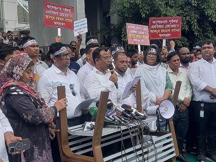 NBR Reform Unity Council President Hasan Muhammad Tarek Rikabdar speaks at press briefing on 28 June