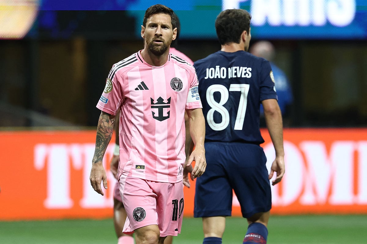 Inter Miami's Argentine forward #10 Lionel Messi (L) reacts during the FIFA Club World Cup 2025 round of 16 football match between France's Paris Saint-Germain and US Inter Miami at the Mercedes-Benz Stadium in Atlanta on 29 June, 2025.