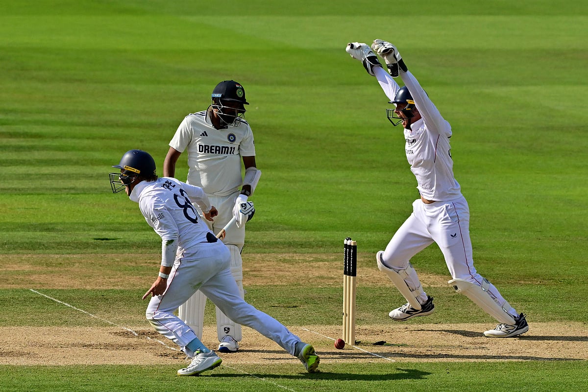 England’s Ollie Pope (L) celebrates winning on the fifth day of the third cricket test match between England and India at Lord’s cricket ground in London, on 14 July 2025
