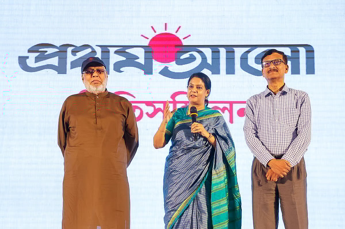 This year, Prothom Alo received three awards from INMA, the world’s largest media organisation. (From left) Muhammad Fawzul Kabir Khan, Adviser to the Caretaker Government on Power and Energy; Syeda Rizwana Hasan, Adviser on Environment; and Touhid Hossain, Adviser on Foreign Affairs attends a celebratory reception held on this occasion at the Sheraton Hotel in Banani of Dhaka on 13 July 2025.